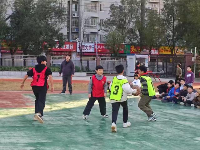郑州管城区外国语牧歌小学：以特色体育课程绘牧歌教育1xBET下载华章(图2)