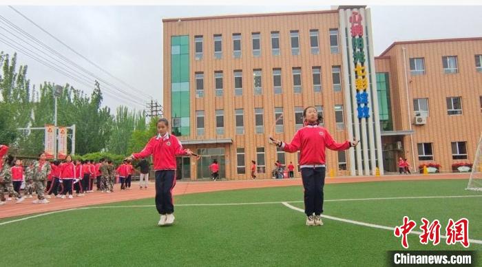 校园里欢乐多 内蒙古中小学阳光体育两小1xBET下载时实践探索